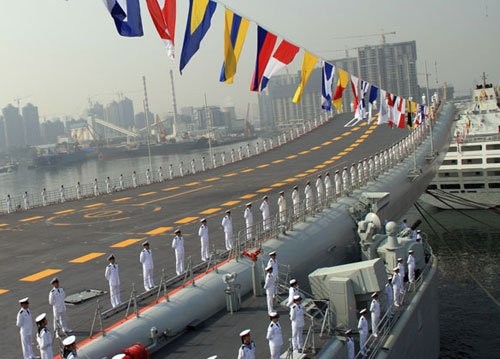 Hải quân Trung Quốc tiếp nhận tàu sân bay Liêu Ninh, coi là tàu huấn luyện/thử nghiệm